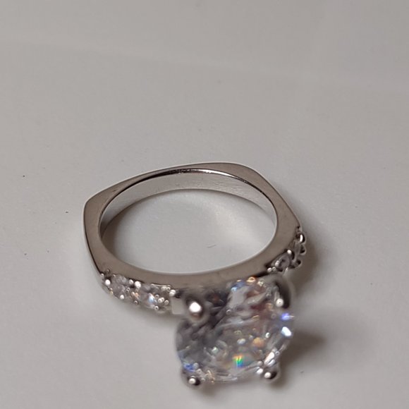 Size 5.75 Ring With Large Clear Stone - Picture 9 of 13